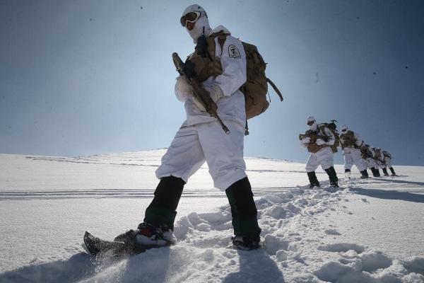 تمرین رزم در برف یگان های ویژه نیروی زمینی سپاه برگزار گردید