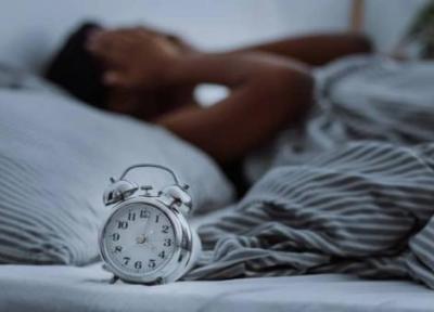 چرا هر شب سر یک ساعت خاص از خواب بیدار می شویم؟