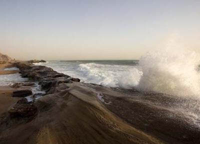 وزش شدید باد در هرمزگان، خلیج فارس امروز مواج است